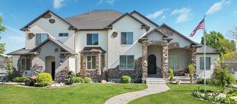 Spacious 10-bedroom Luxury Home with Fitness and Game room in charming Bluffdale