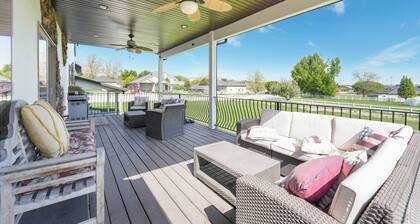 Spacious 10-bedroom Luxury Home with Fitness and Game room in charming Bluffdale