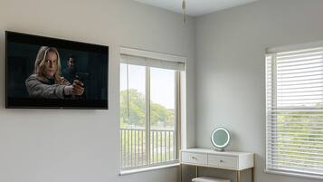 3 bedrooms, desk, iron/ironing board, travel crib