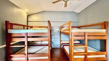 1 bedroom, internet, bed sheets