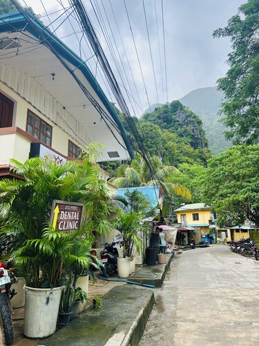 El Nido Town Inn  Aircon Room for 10 Pax with Double  bunk bed& Single Bunk Beds