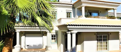 Villa | Exterior