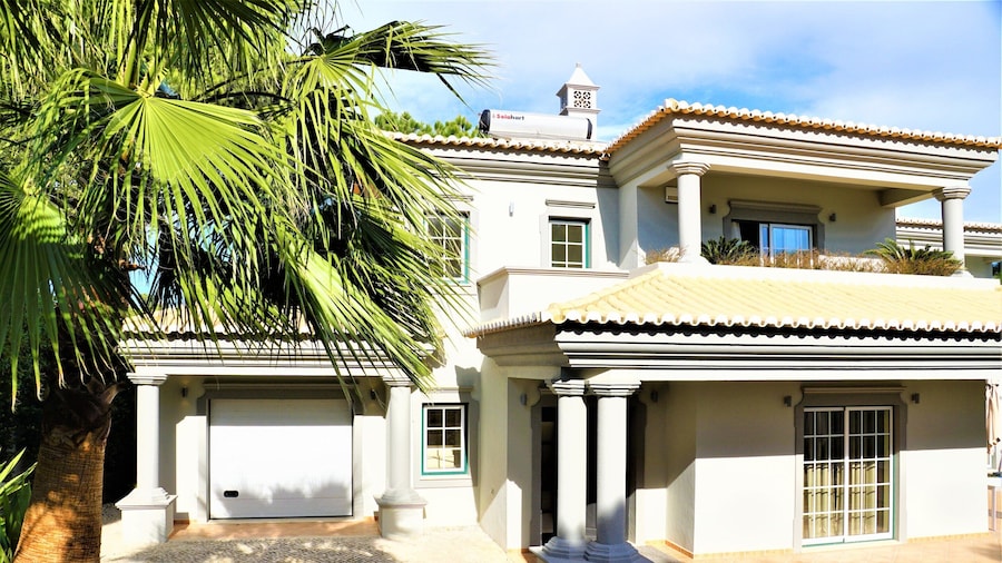 Exceptional Villa With Swimming Pool Close to Beach & Golf. Ideal for Families