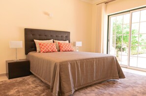 4 bedrooms, individually furnished, bed sheets - Exceptional Villa With Swimming Pool Close to Beach & Golf. Ideal for Families (Loulé)