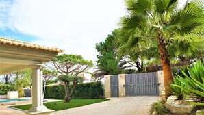 Villa | Exterior