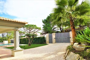 Villa | Exterior