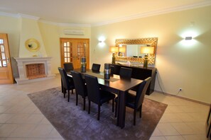 Villa | Dining