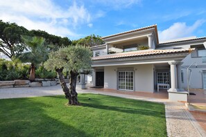 Villa | Exterior