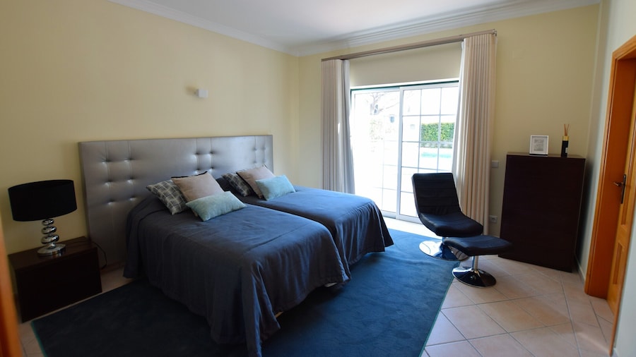 Exceptional Villa With Swimming Pool Close to Beach & Golf. Ideal for Families