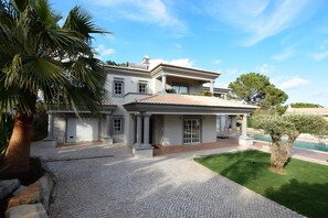 Villa | Exterior