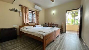 4 bedrooms, in-room safe, desk, free WiFi