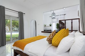 4 bedrooms, iron/ironing board, WiFi, bed sheets