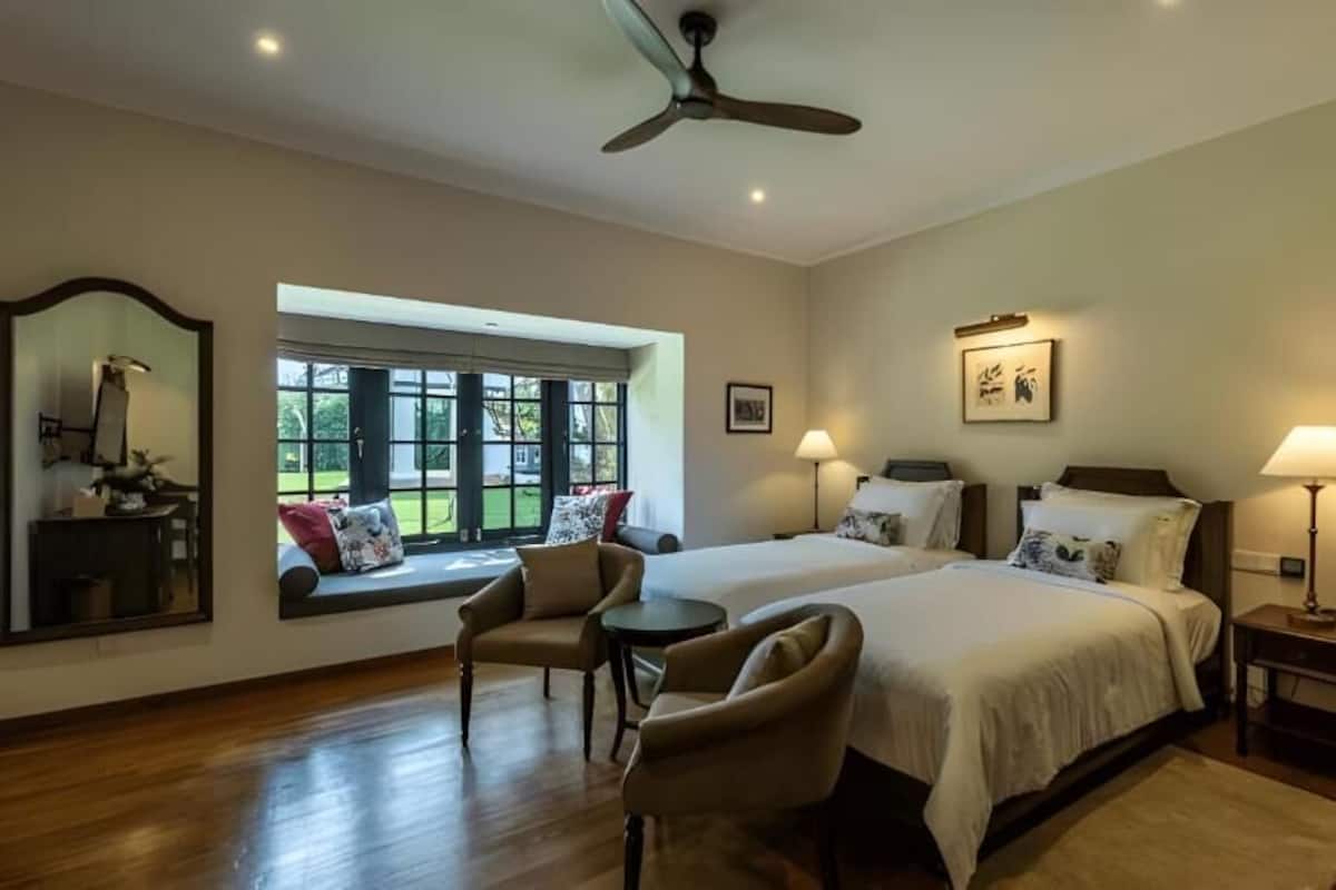 Habitación superior con 2 camas individuales, vistas al jardín | Wifi gratis