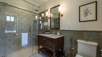 Family Room, Garden View | Bathroom