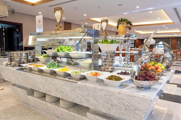 Petit déjeuner buffet servi tous les jours en supplément