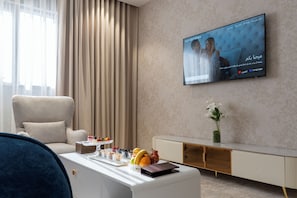 Suite junior, vistas a la ciudad | Zona de estar