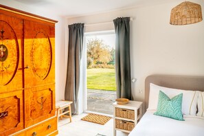 3 bedrooms, iron/ironing board, Internet, bed sheets