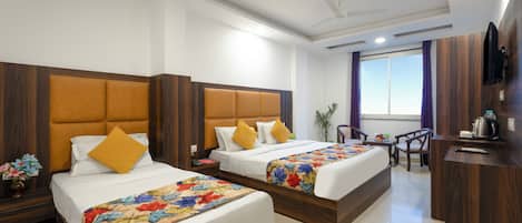 Egyptian cotton sheets, premium bedding, desk, free WiFi