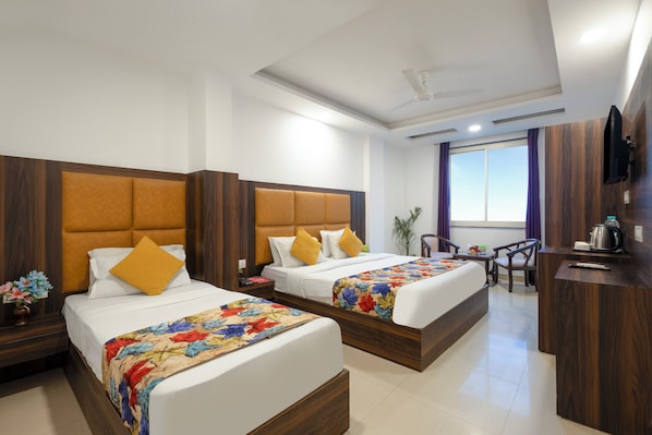 Egyptian cotton sheets, premium bedding, desk, free WiFi