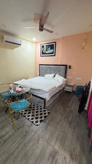 Chambre Luxe, climatisation | Bureau, espace de travail pour ordinateur portable