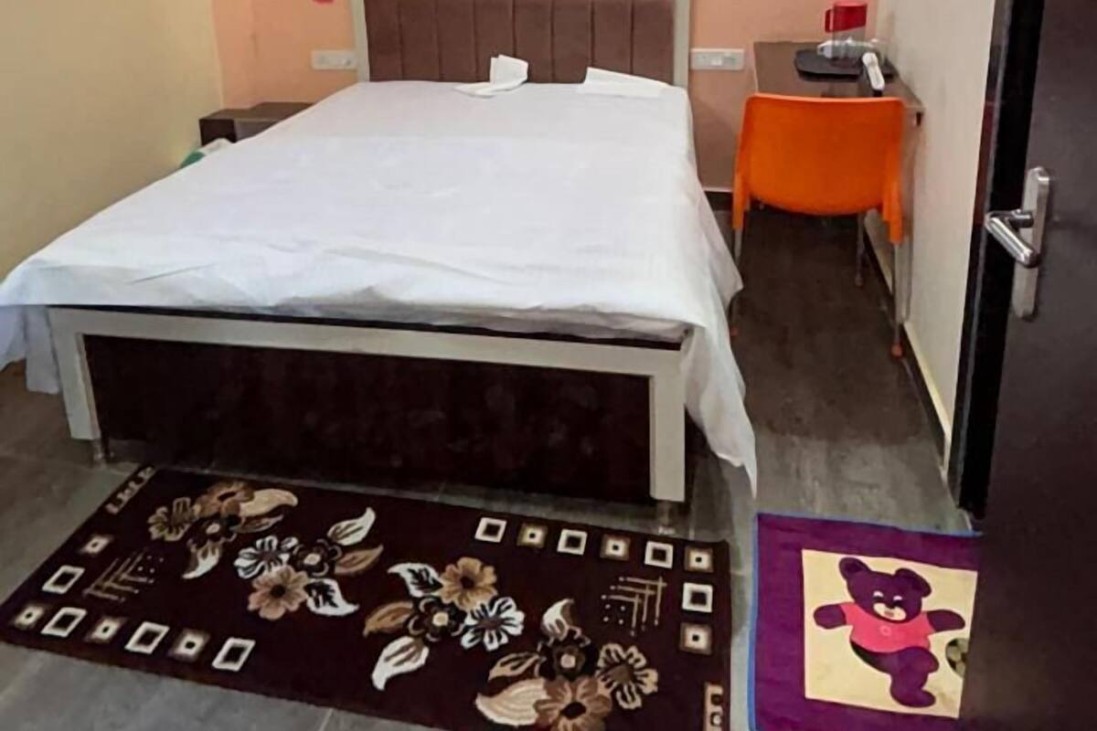 Habitación Deluxe, Aire acondicionado | Escritorio, espacio para trabajar con un portátil, camas supletorias