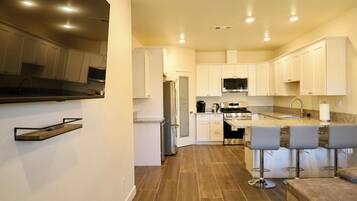 Micro-ondas, fogão, cooktop, lava-louças