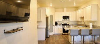 2-bedroom guesthouse in Riverside. Centrally located near CBU,Parkview and 91fwy