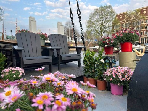 Luxurious wellness houseboat - Sailors Suite