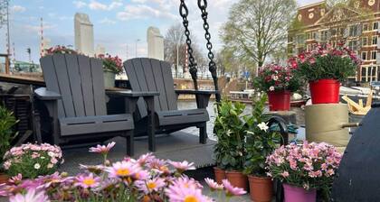 Luxurious wellness houseboat - Sailors Suite