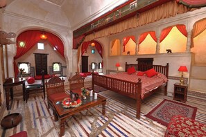 Desk, laptop workspace, soundproofing, free WiFi - Hotel Mandawa haveli  (Mandawa)