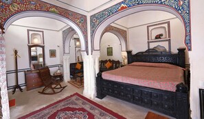 Traditional Suite, Courtyard View