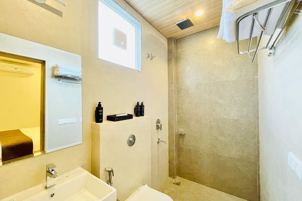 Habitación doble estándar, vista al jardín | Escritorio, espacio para trabajar con laptop y wifi gratis