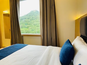 Deluxe Double Room, Mountain View | Desk, laptop workspace, free WiFi