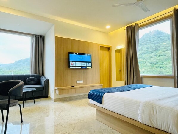 Deluxe Double Room, Mountain View | Desk, laptop workspace, free WiFi