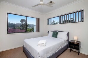 Iron/ironing board, internet, bed sheets