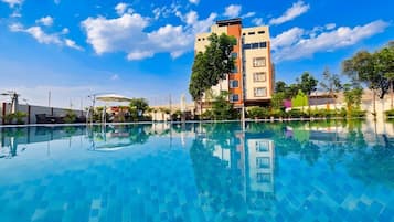 Piscina a l'aire lliure