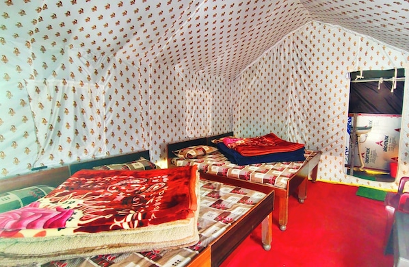 Comfort Tent, Mountain View | Living area