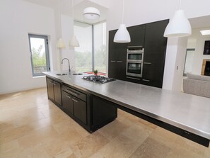 Oppvaskmaskin og kjøkkenutstyr