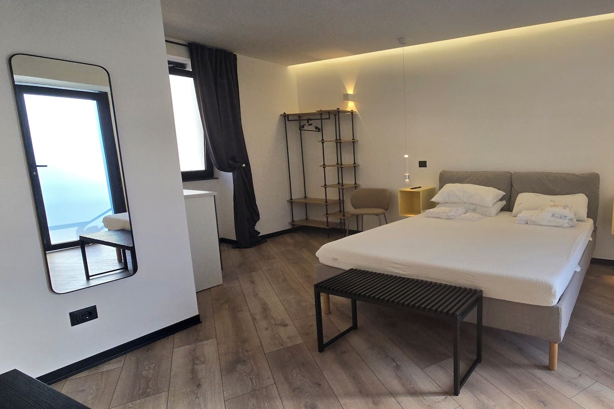 Desk, WiFi (free), bed sheets