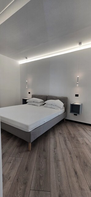 Desk - Borgo Double V (Napoli)