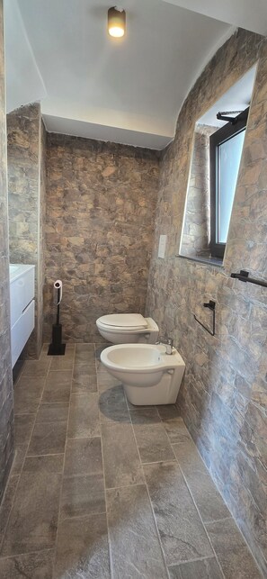 Bathroom - Borgo Double V (Napoli)