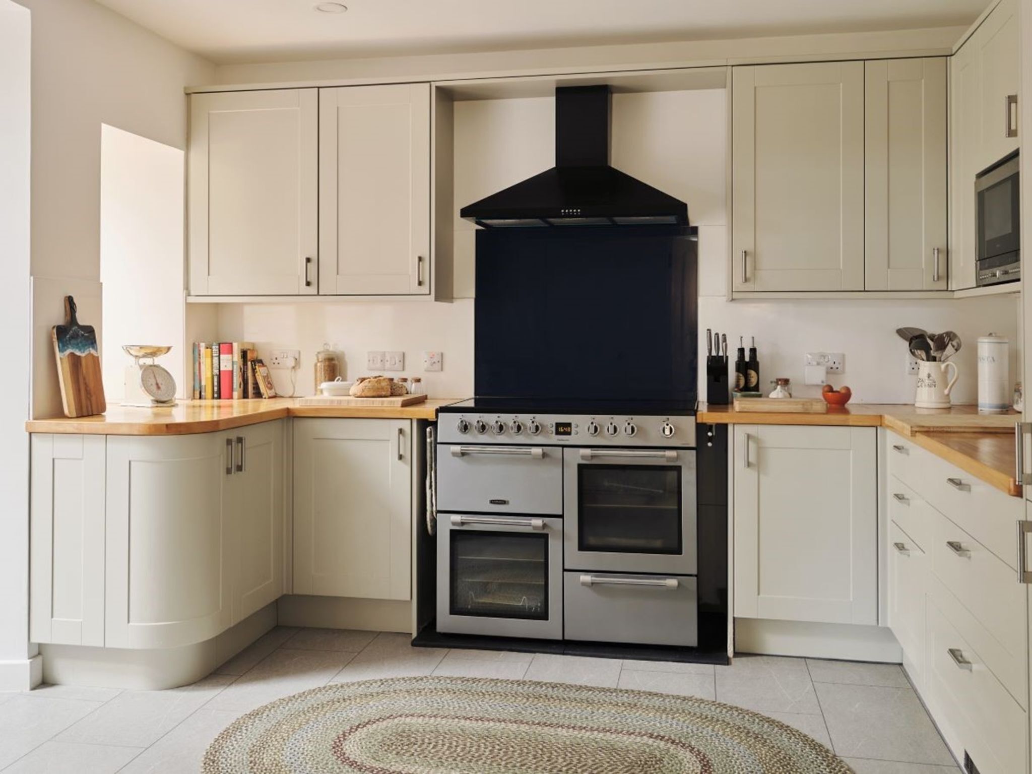 Fridge, microwave, oven, cookware/dishes/utensils