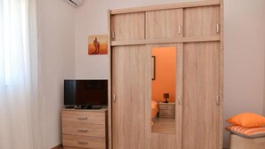 2 soverom, strykejern/-brett, reiseseng for barn og wi-fi (inkludert)