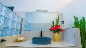 Dusche, Handtücher, Seife, Toilettenpapier