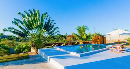 BEAUTIFUL NEW VILLA WITH SWIMMING POOL, GARDEN, PRIVATE PARKING, JANITOR, CLEANING LADY