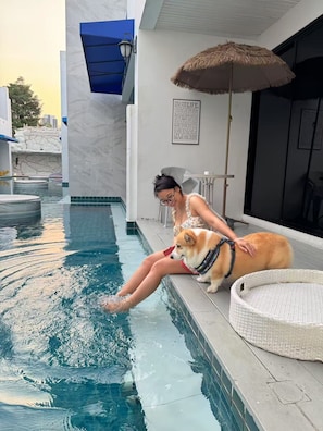 Quarto triplo família, varanda, vista para a piscina | Terraço/pátio