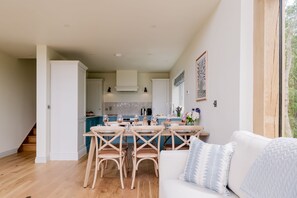 Interior - Beautifully presented holiday home in the Cotswolds with amazing views - The Tractor Shed (Combrook)