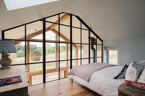 3 Schlafzimmer, Schreibtisch, Bügeleisen/Bügelbrett, Reisekinderbett