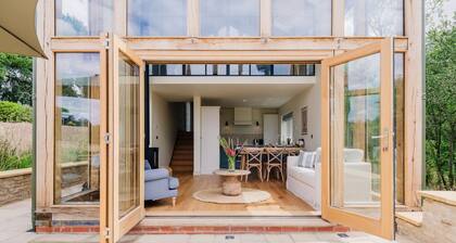 Beautifully presented holiday home in the Cotswolds with amazing views - The Tractor Shed