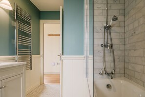 Een douche, een haardroger